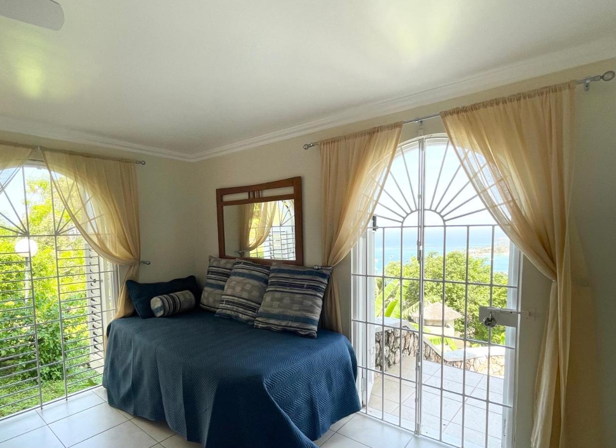 Hummingbird Retreat - Luxury Oceanview Apt, 7-Minute Walk To Beach Ocho Rios Eksteriør billede