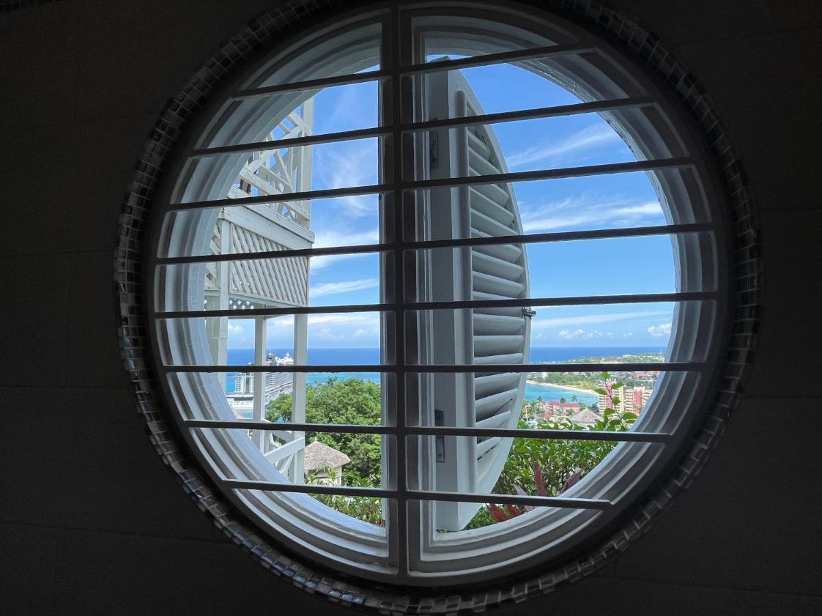 Hummingbird Retreat - Luxury Oceanview Apt, 7-Minute Walk To Beach Ocho Rios Eksteriør billede