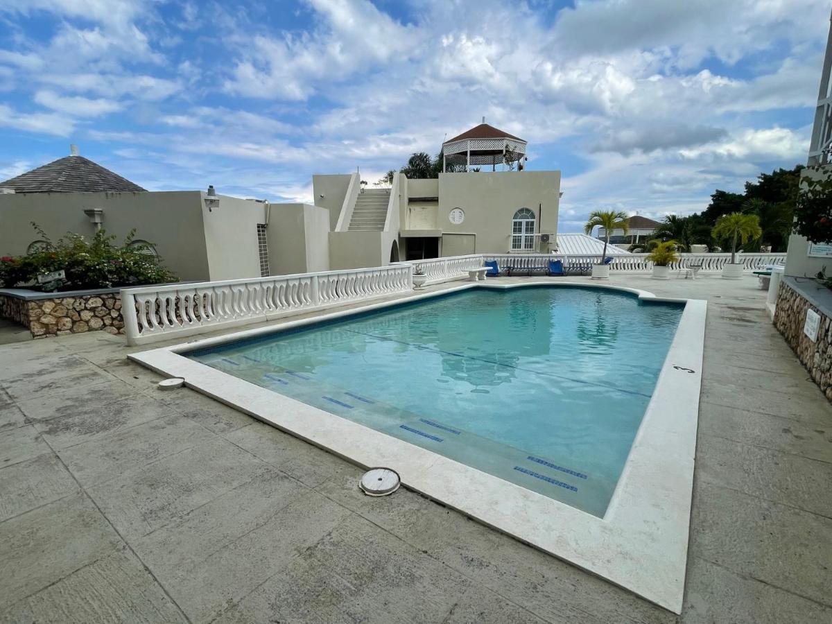 Hummingbird Retreat - Luxury Oceanview Apt, 7-Minute Walk To Beach Ocho Rios Eksteriør billede