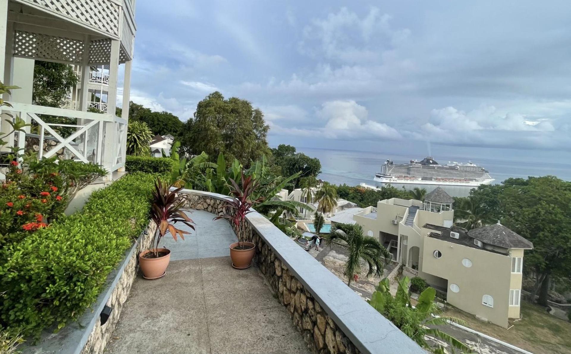 Hummingbird Retreat - Luxury Oceanview Apt, 7-Minute Walk To Beach Ocho Rios Eksteriør billede